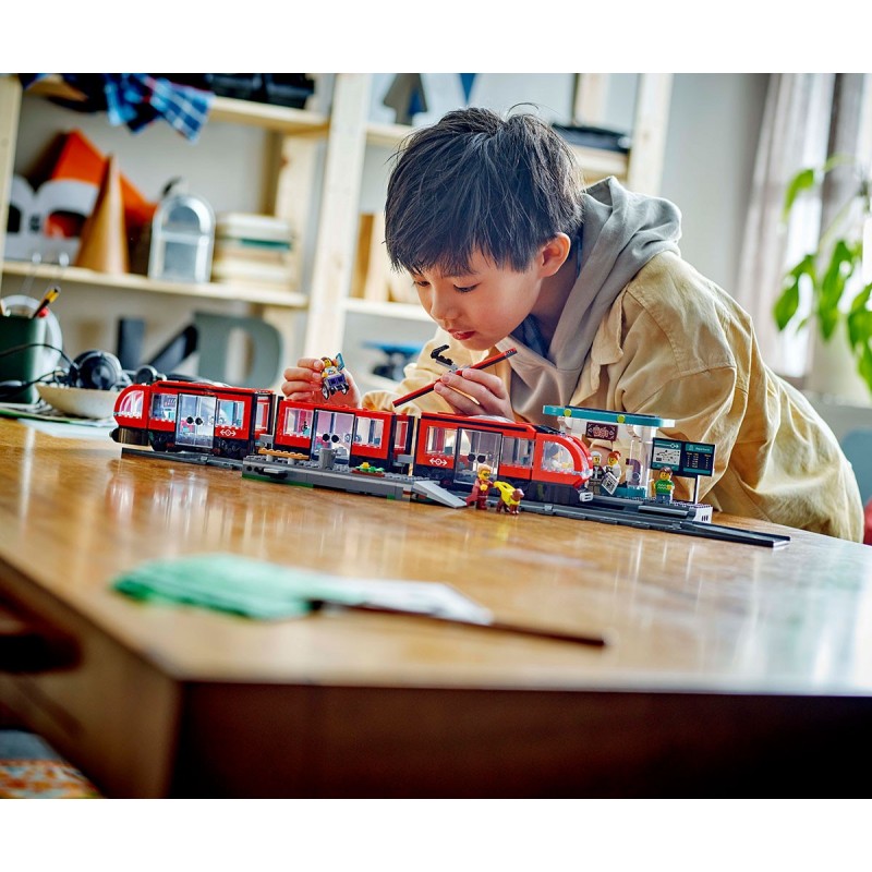 LEGO® City 60423 - Трамвай и гара в центъра на града LEGO® City 60423 - Трамвай и гара в центъра на града
