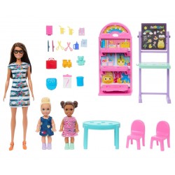 Кукла Barbie - Комплект Обичам училището, кукла Барби с 2 малки кукли и 20 аксесоара 172514 Кукла Barbie - Комплект Обичам училището, кукла Барби с 2 малки кукли и 20 аксесоара 172514